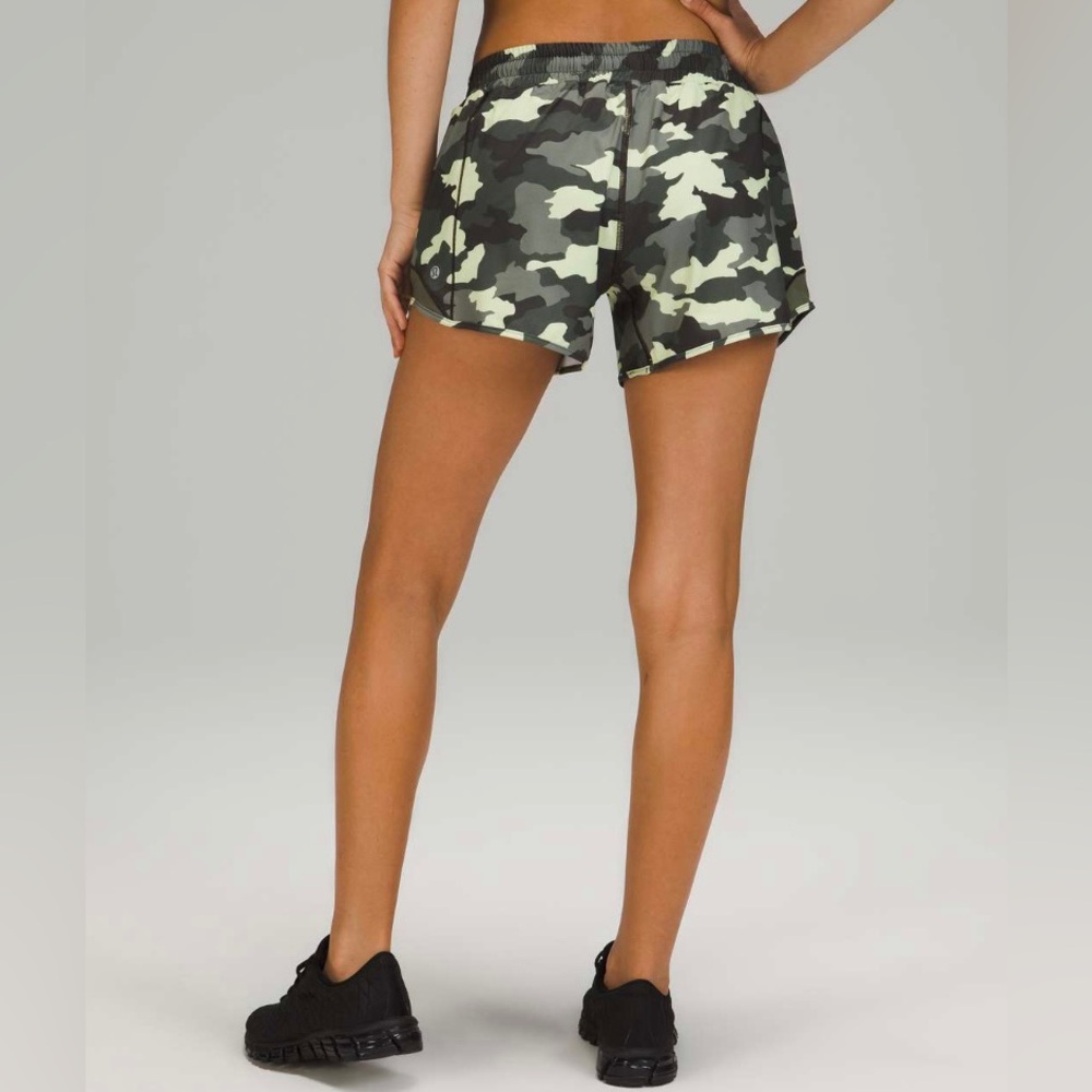 Lululemon Hotty Hot Low Rise Short 4" Size 6